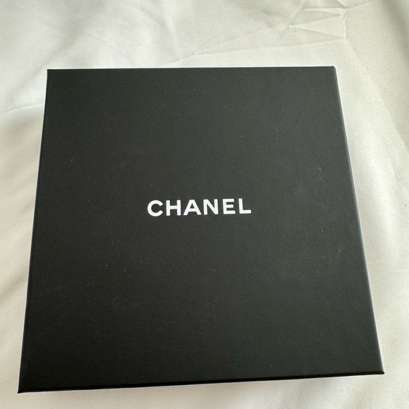 Brand new never worn Chanel Choker - Picture 5 of 5